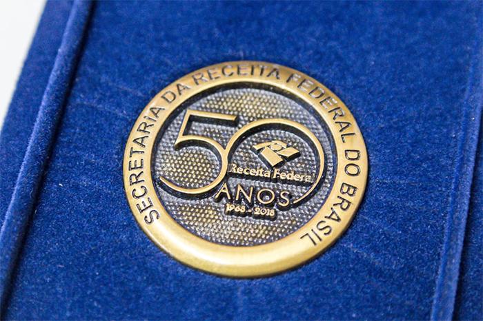 Medalha Comemorativa Pelos 50 Anos Da Receita Federal Do Brasil